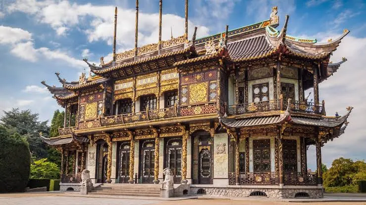 De kleurrijke gevel van het Chinees Paviljoen vandaag